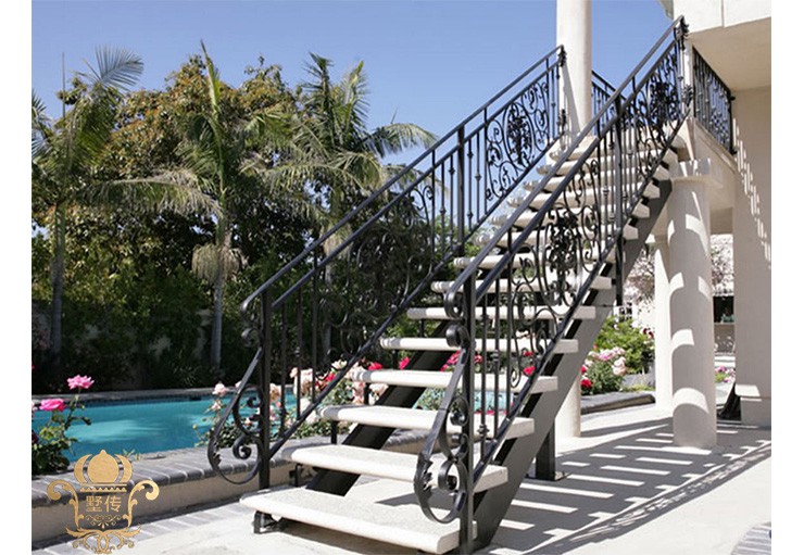 别墅楼梯栏杆：「铁艺栏杆」的常见分类和产品优势